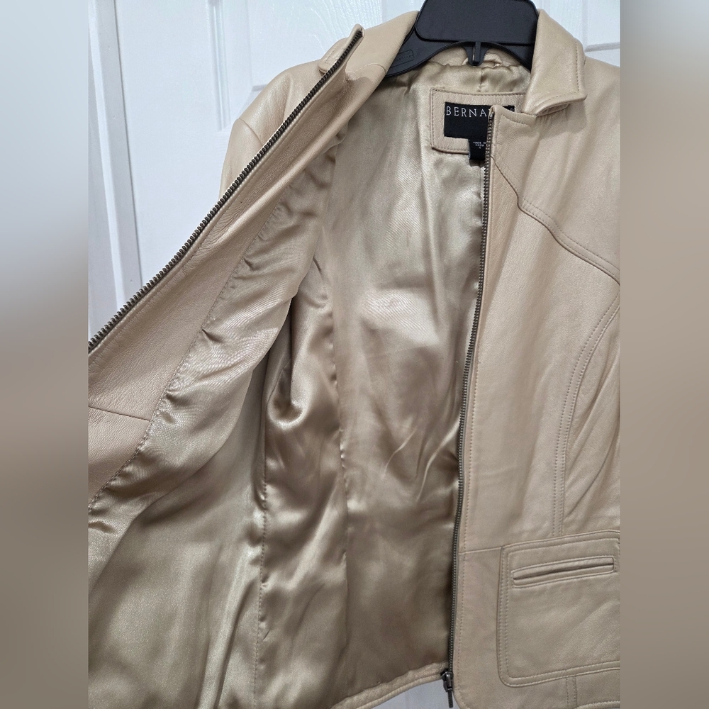 Bernardo Women's Leather Jacket Sz Small - Picture 5 of 16